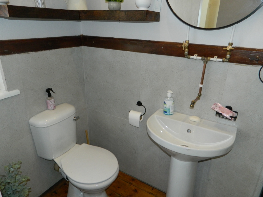 To Let 5 Bedroom Property for Rent in Esterville Western Cape